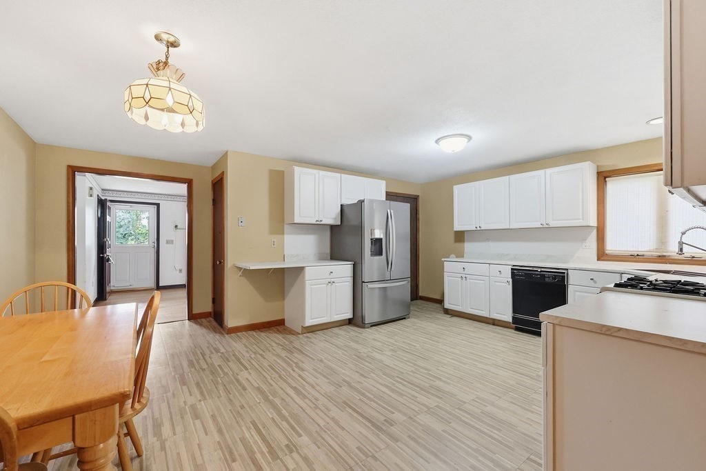 617 River Road Agawam, MA 01001 - Photo 6 of 30 Gallery Image 6