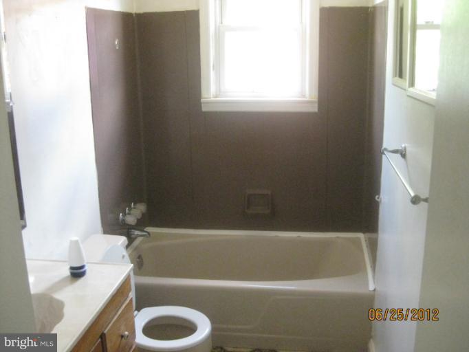 4810 Greencrest Road Baltimore, MD 21206 - Photo 14 of 14 a bathroom with a tub a sink and a toilet
