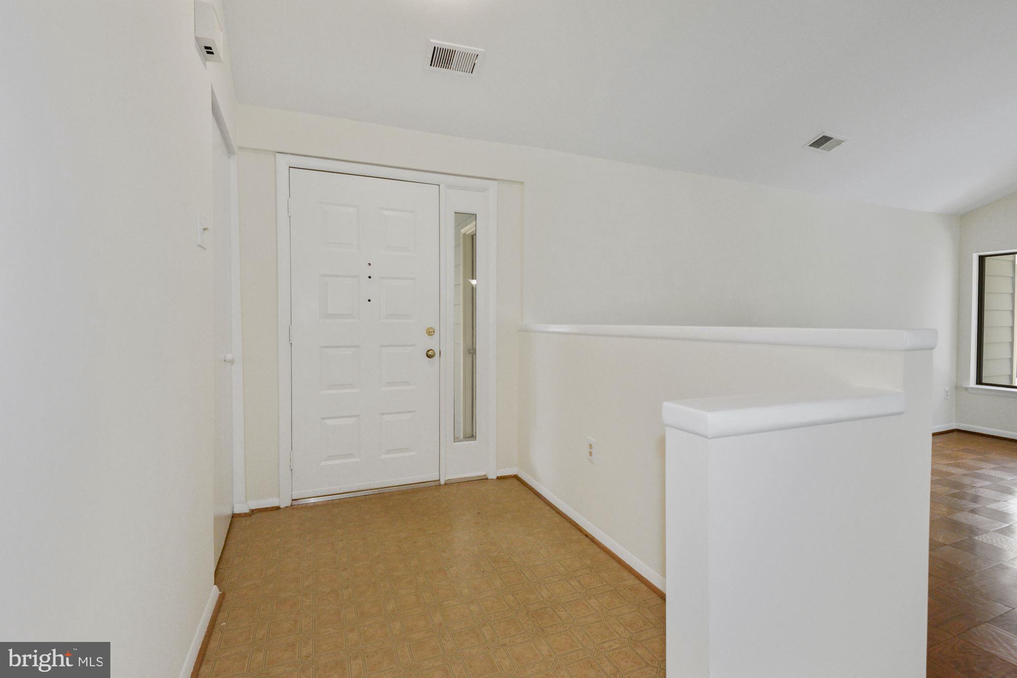 11232 Handlebar Road Reston, VA 20191 - Photo 4 of 26 Foyer