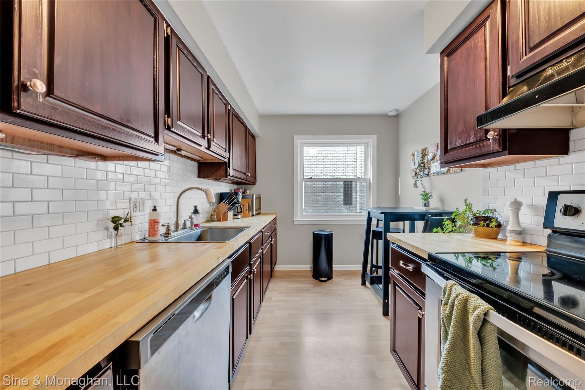 731-733 Harcourt Road Grosse Pointe, MI 48230 - Photo 21 of 40 731 Harcourt - HD Drone Photography-18.jpg