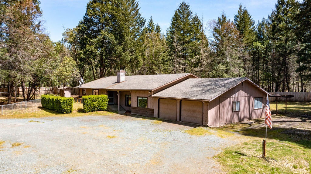 2036 Pleasant Creek Road Rogue River, OR 97537 - Photo 1 of 39 PC(32)