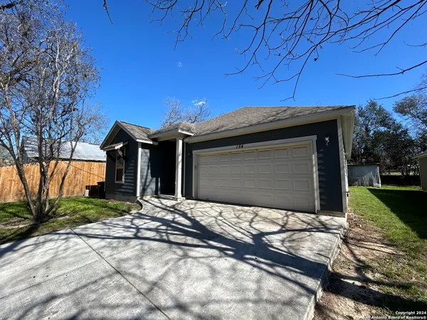 $1,895 | 184 East Torrey Street, New Braunfels, TX 78130