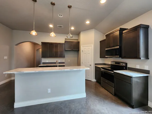 $1,895 | 184 East Torrey Street, New Braunfels, TX 78130