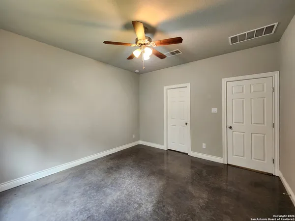 $1,895 | 184 East Torrey Street, New Braunfels, TX 78130