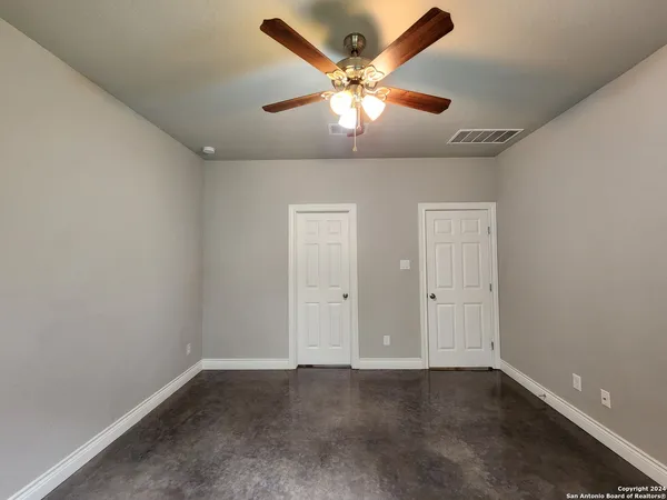 $1,895 | 184 East Torrey Street, New Braunfels, TX 78130