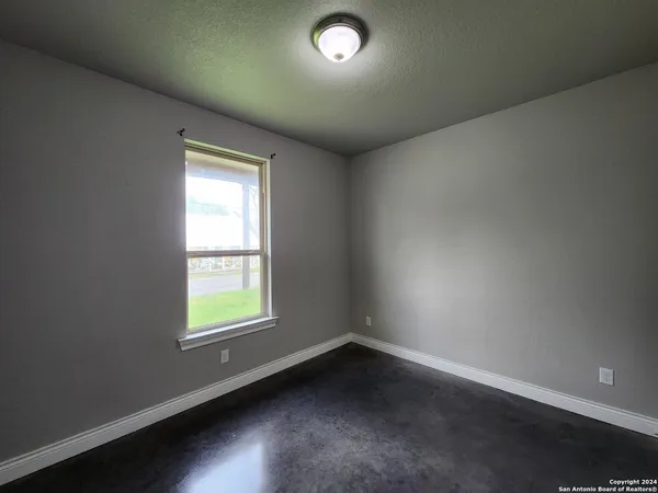 $1,895 | 184 East Torrey Street, New Braunfels, TX 78130