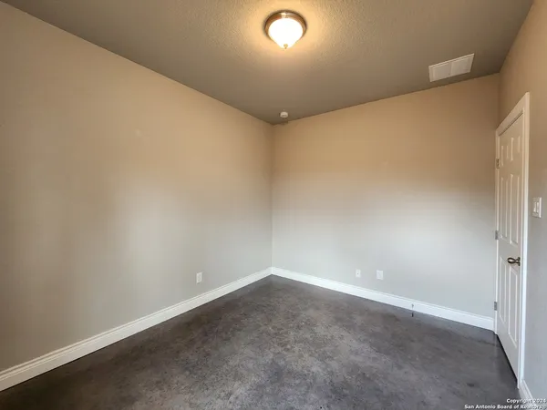 $1,895 | 184 East Torrey Street, New Braunfels, TX 78130