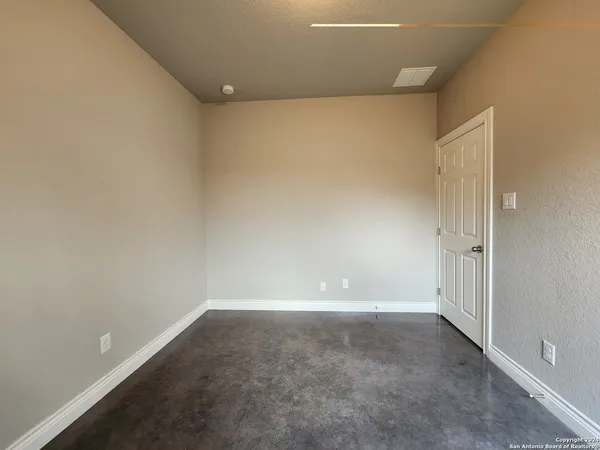 $1,895 | 184 East Torrey Street, New Braunfels, TX 78130