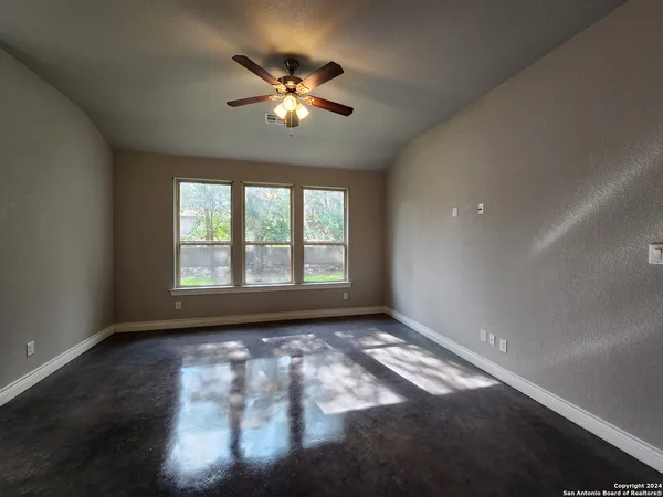 $1,895 | 184 East Torrey Street, New Braunfels, TX 78130