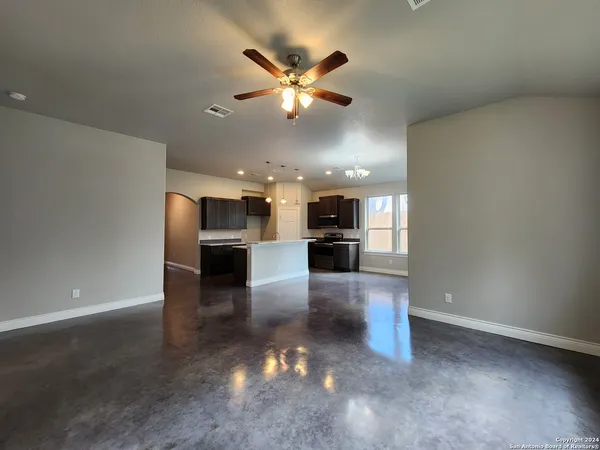 $1,895 | 184 East Torrey Street, New Braunfels, TX 78130