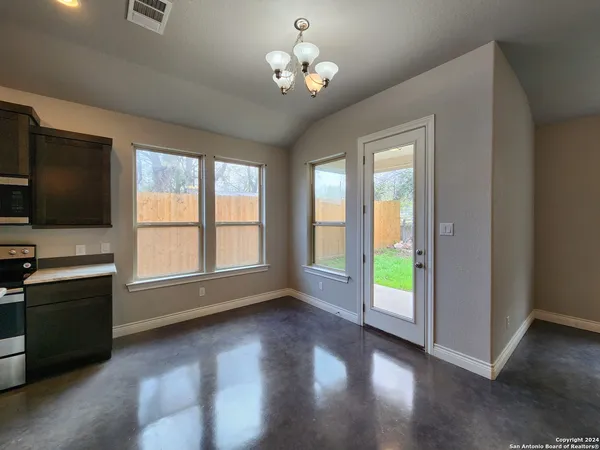 $1,895 | 184 East Torrey Street, New Braunfels, TX 78130