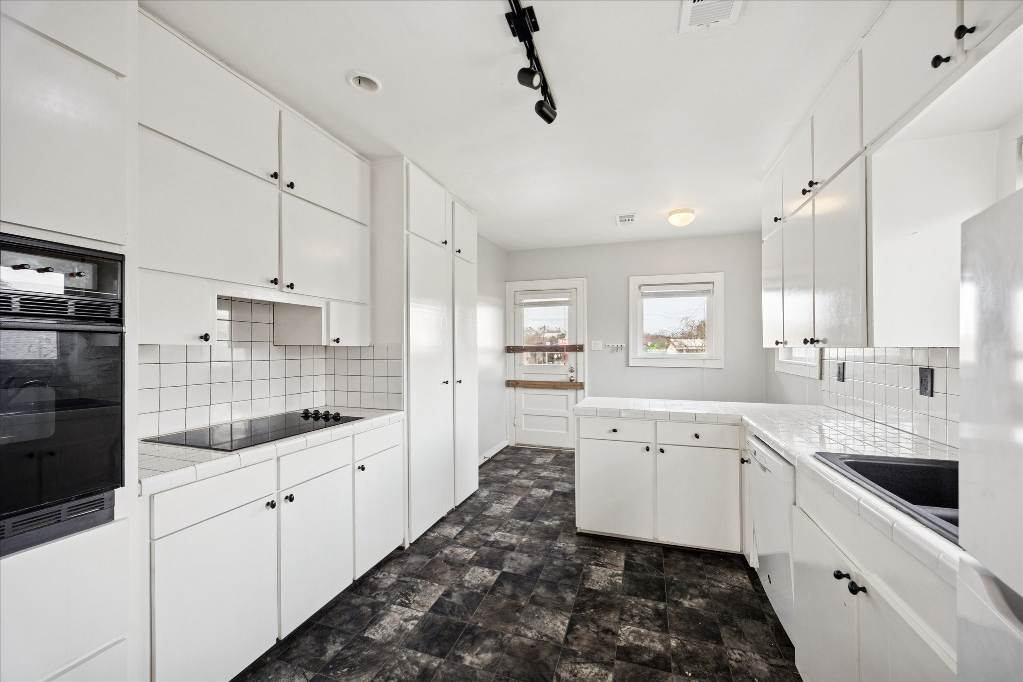 1758 Hawthorne Street Houston, TX 77098 - Photo 14 of 27 a large white kitchen with a large window