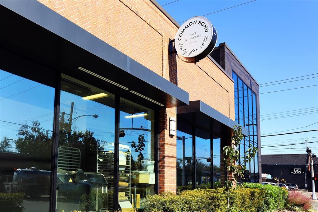 1758 Hawthorne Street Houston, TX 77098 - Photo 21 of 27 a view of a pathway of a building