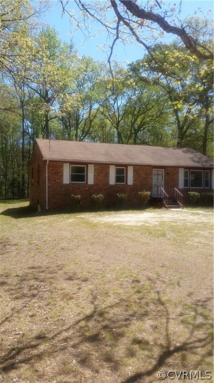 8343 Strath Road Henrico, VA 23231 - Photo 2 of 7 a bathroom with a small window