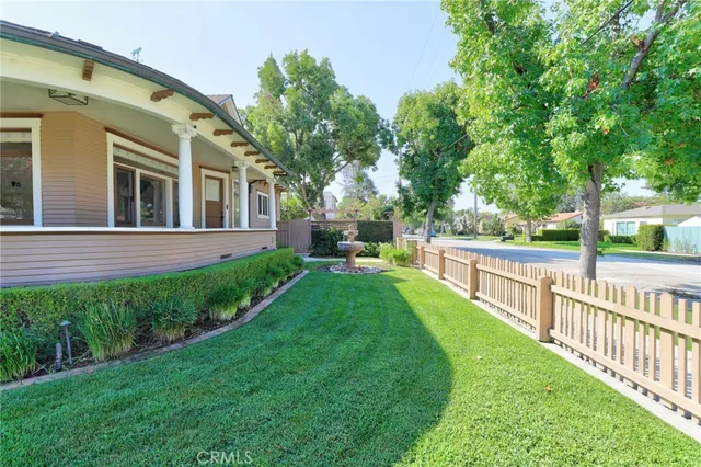 a view of a house with backyard and a garden