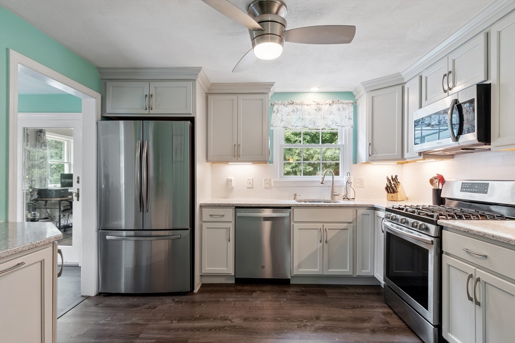 5 Rolling Ridge Lane Methuen, MA 01844 - Photo 3 of 28 Gallery Image 3