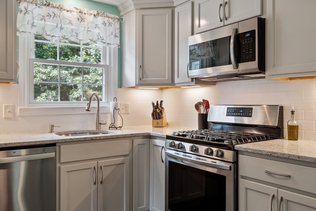 5 Rolling Ridge Lane Methuen, MA 01844 - Photo 5 of 28 Gallery Image 5