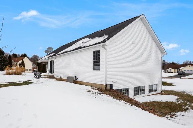 $325,000 | 7927 Lancaster Lane, East Leroy, MI 49051