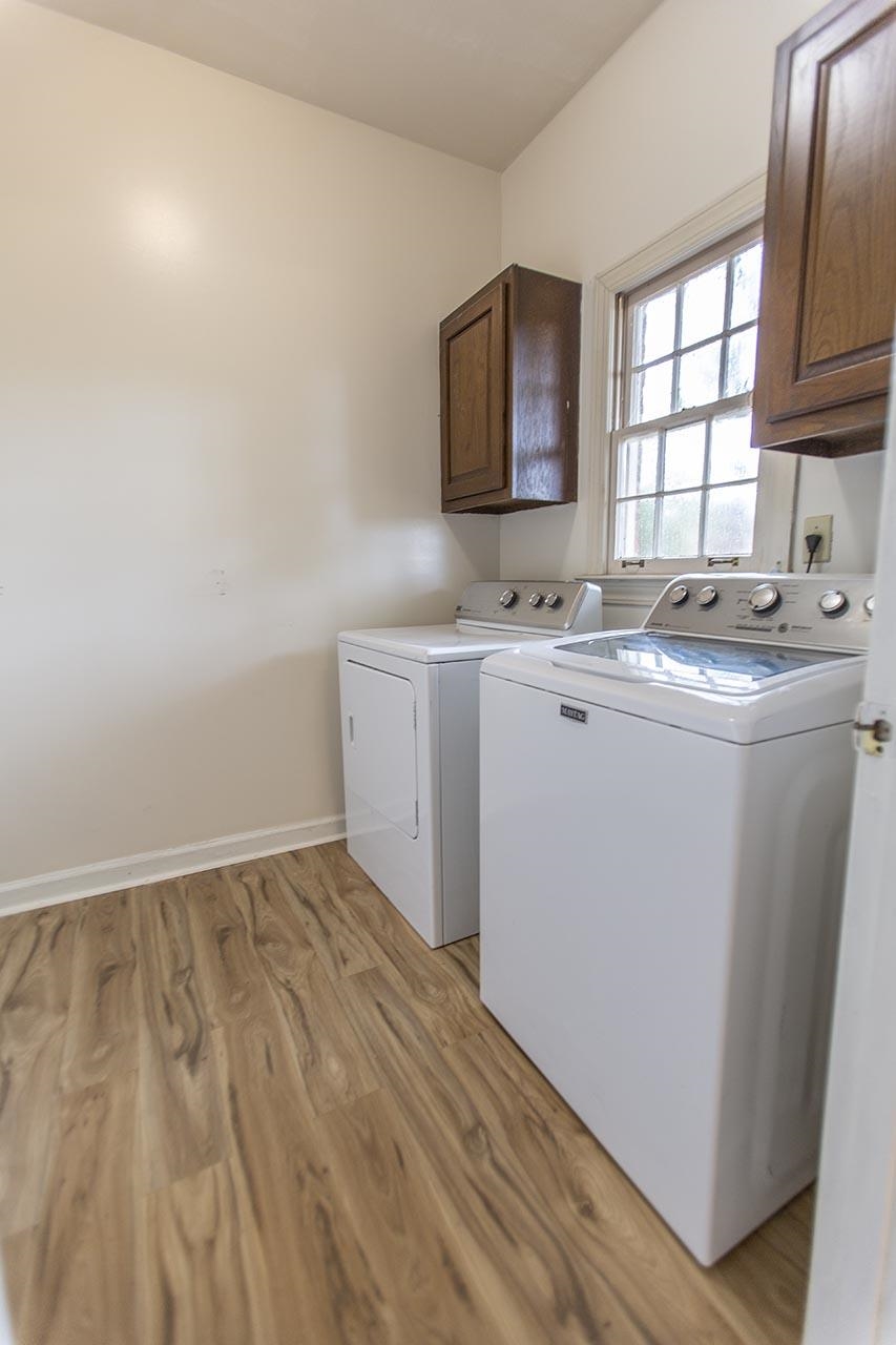 124 South Walnut Bend Road Memphis, TN 38018 - Photo 5 of 22 a view of hallway with washer and dryer