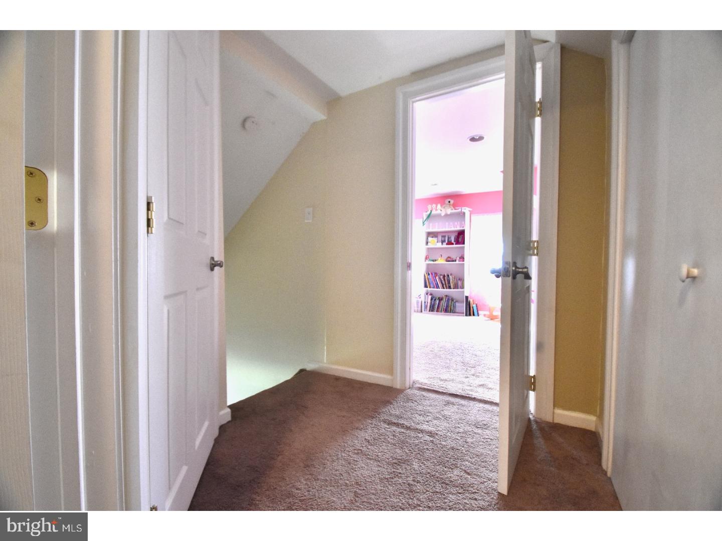 9207 Andover Road Philadelphia, PA 19114 - Photo 13 of 17 Hallway