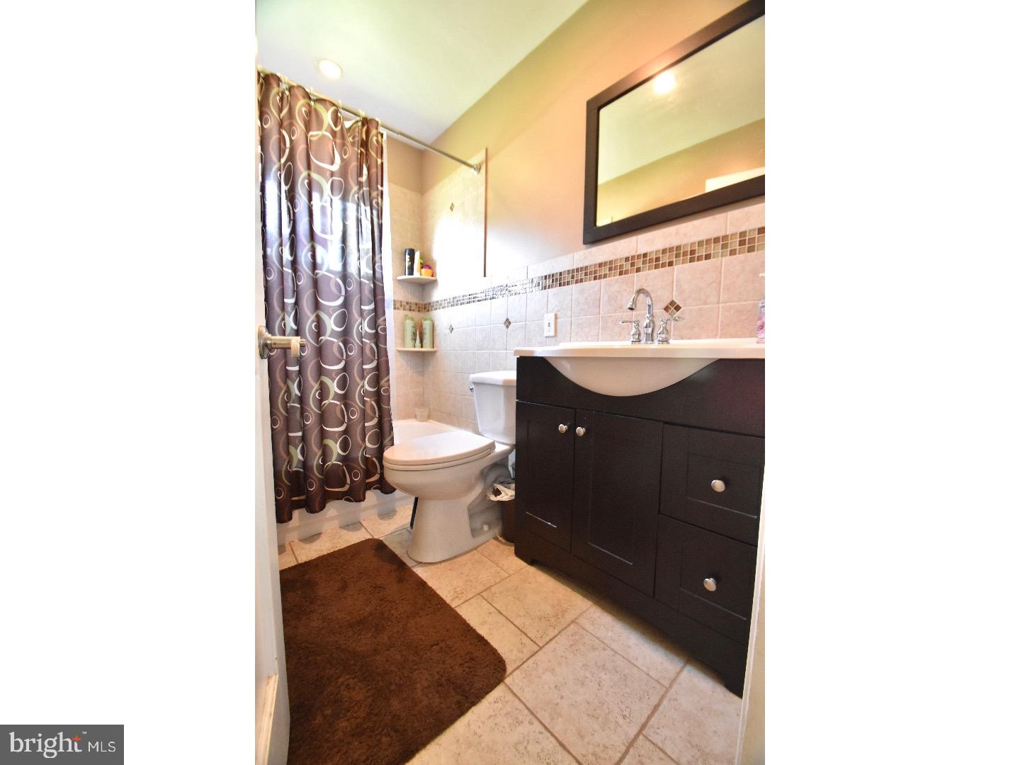 9207 Andover Road Philadelphia, PA 19114 - Photo 9 of 17 Bathroom