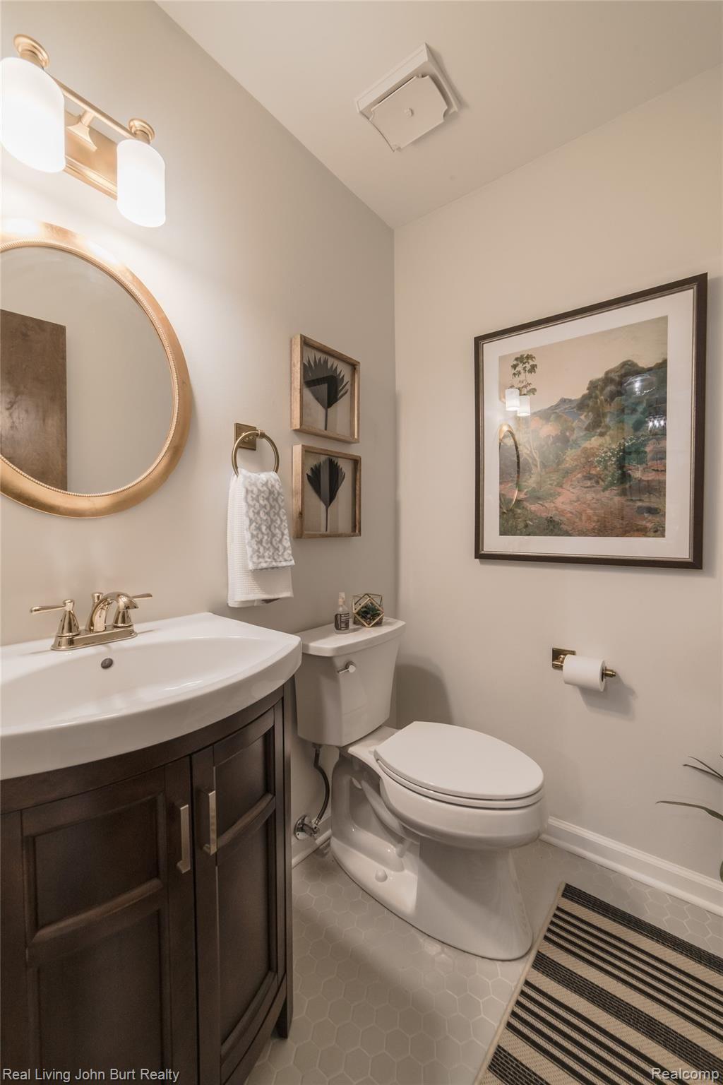 9679 Ridge Top Trail Clarkston, MI 48348 - Photo 21 of 38 Entry level powder room