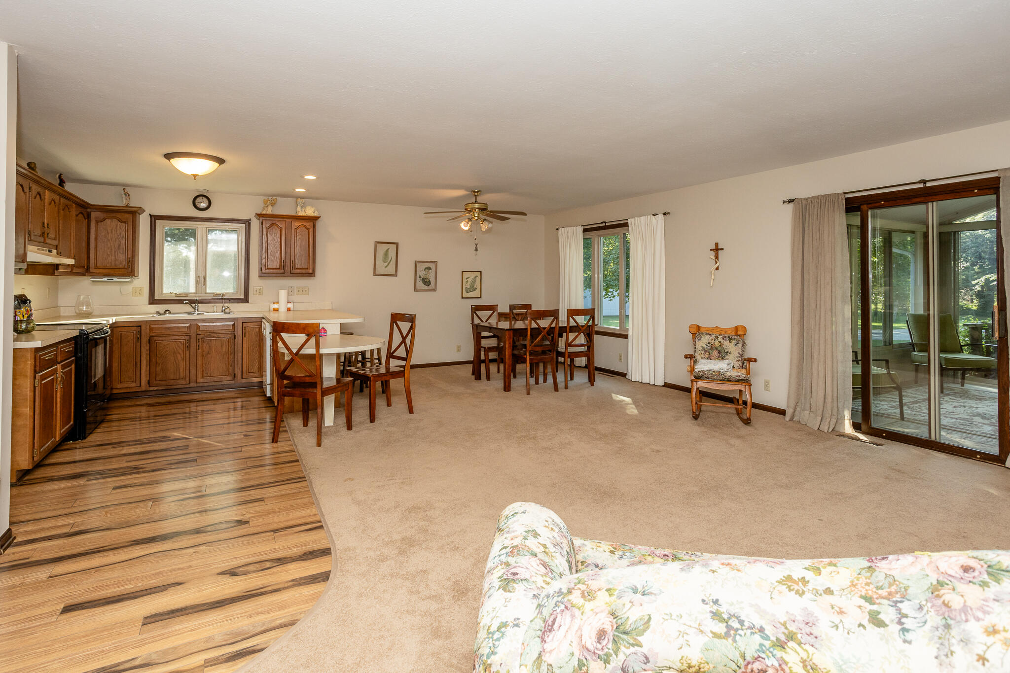 216 East Dunn Road New Carlisle, IN 46552 - Photo 3 of 22 2048x1365
