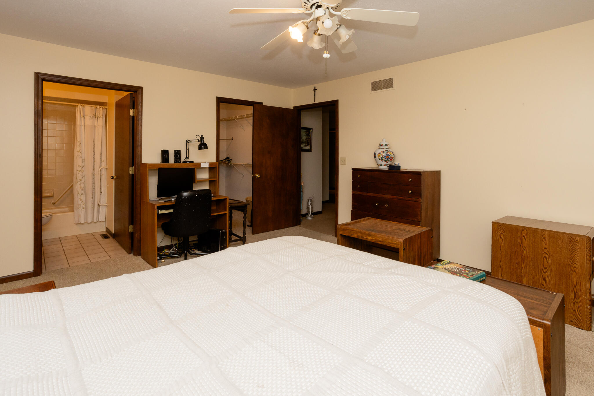 216 East Dunn Road New Carlisle, IN 46552 - Photo 9 of 22 2048x1365