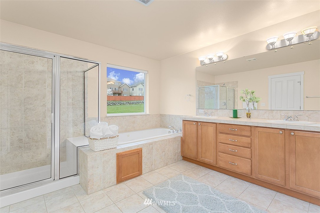 21913 42 Avenue Southeast Bothell, WA 98021 - Photo 14 of 24 a spacious bathroom with a tub sink and mirror