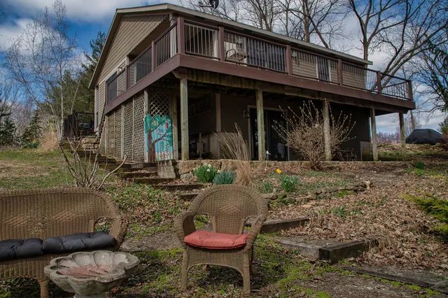 a view of a house with backyard and sitting area