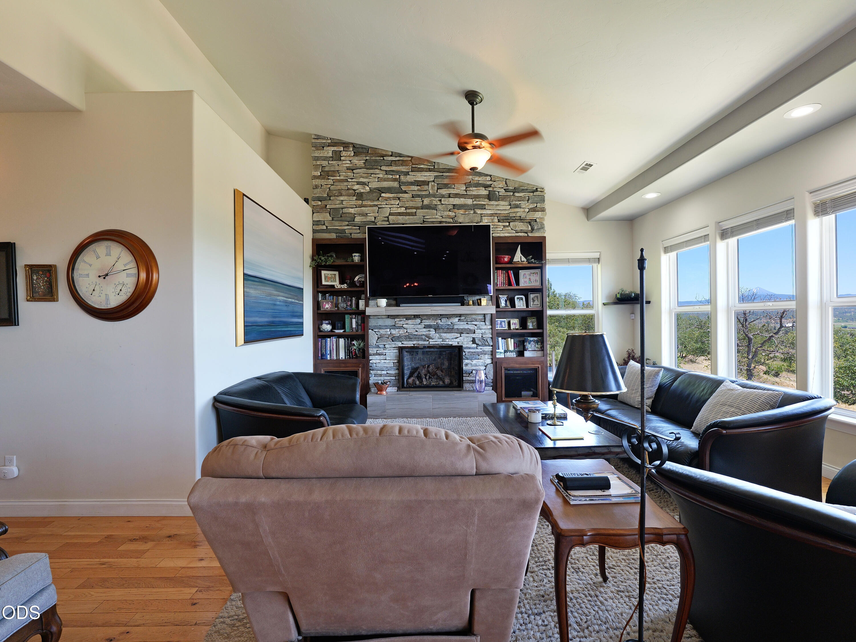 2089 Riley Road Eagle Point, OR 97524 - Photo 21 of 64 Gallery Image 21