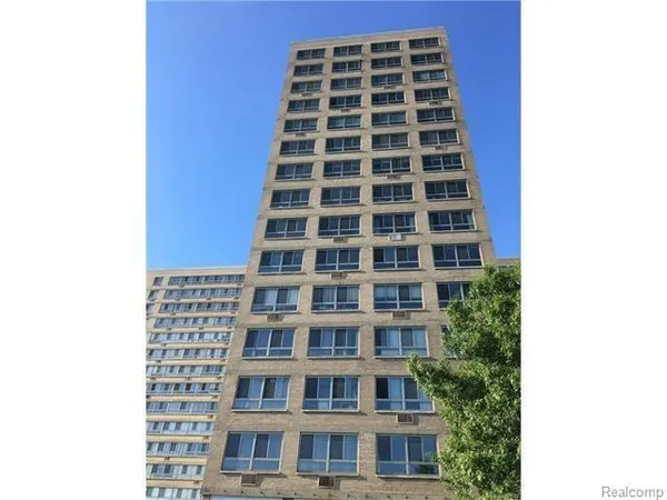 $1,350 | 8900 East Jefferson Avenue, Unit 528, Detroit, MI 48214