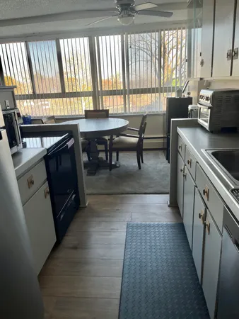 $1,350 | 8900 East Jefferson Avenue, Unit 528, Detroit, MI 48214