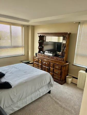 $1,350 | 8900 East Jefferson Avenue, Unit 528, Detroit, MI 48214