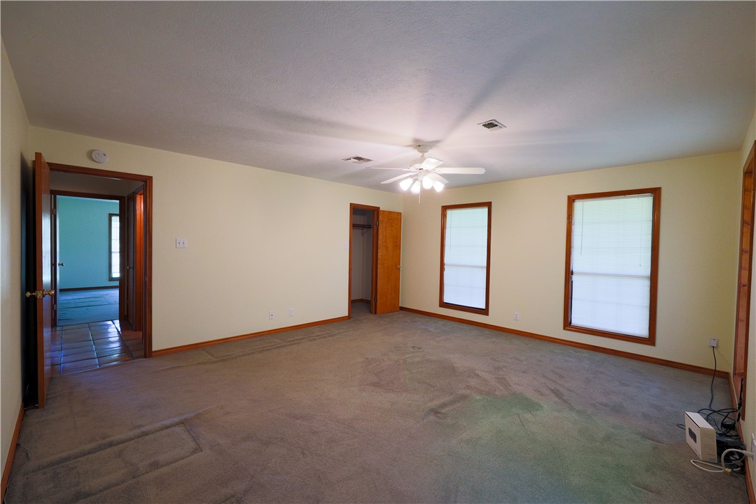 16403-16515 Macey Road Hearne, TX 77859 - Photo 33 of 46 an empty room with chandelier fan and windows