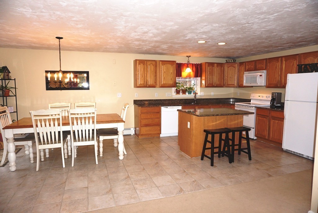 98 Brookfield Road Sturbridge, MA 01518 - Photo 9 of 29