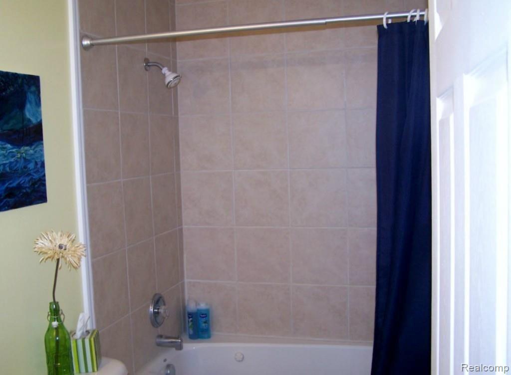 3840 Brace Road Fort Gratiot, MI 48059 - Photo 13 of 32 100_8155 (Medium) - Copy.jpg