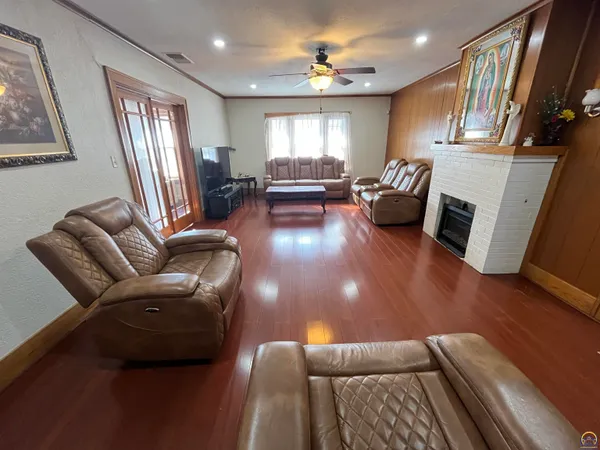 $280,000 | 645 Lincoln Street, Emporia, KS 66801