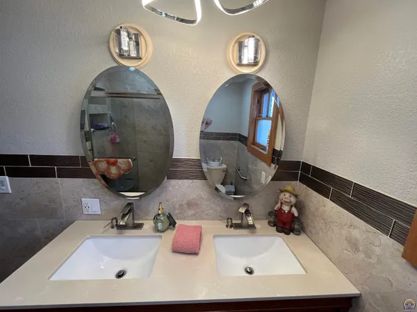 $280,000 | 645 Lincoln Street, Emporia, KS 66801
