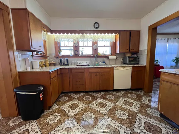 $280,000 | 645 Lincoln Street, Emporia, KS 66801