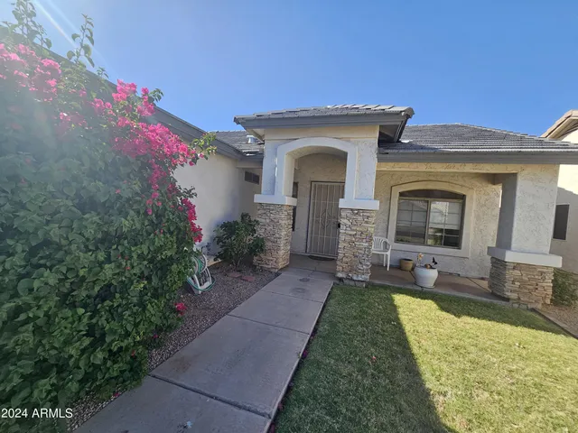 a view of house with yard