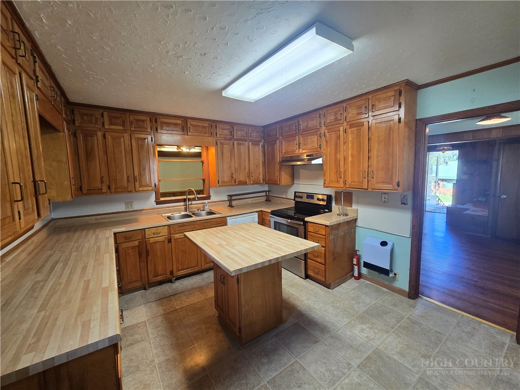 159 Hubert Street Newland, NC 28657 - Photo 12 of 40