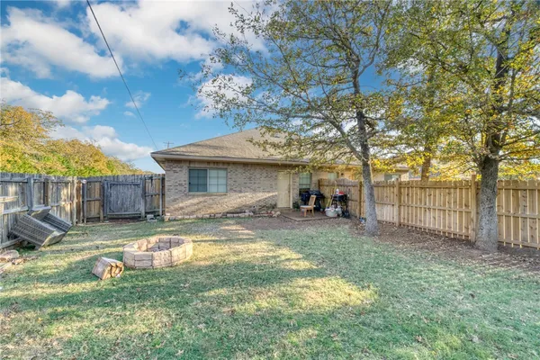 a view of a house with backyard and sitting area
