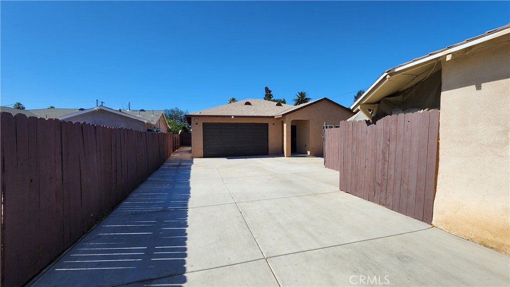3433 Eucalyptus Avenue Riverside, CA 92507 - Photo 34 of 38 a view of a house with wooden floor