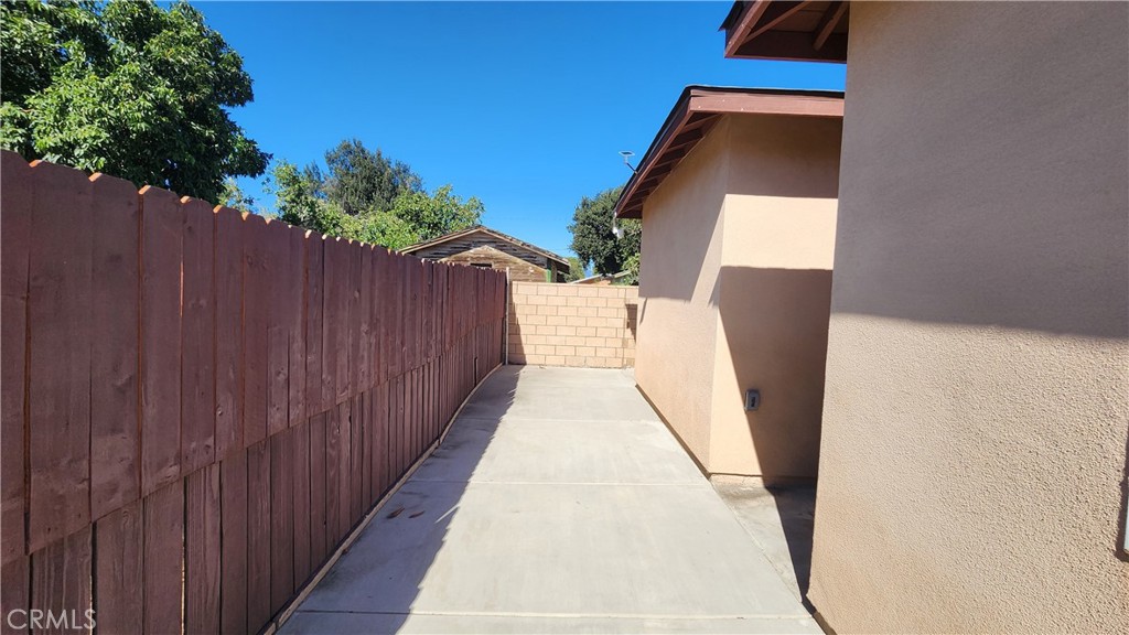 3433 Eucalyptus Avenue Riverside, CA 92507 - Photo 38 of 38 a balcony with wooden floor