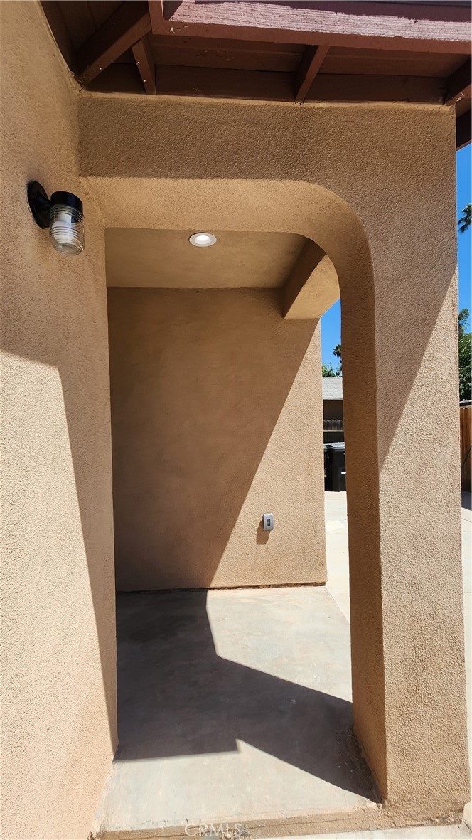 3433 Eucalyptus Avenue Riverside, CA 92507 - Photo 7 of 38 a view of entryway
