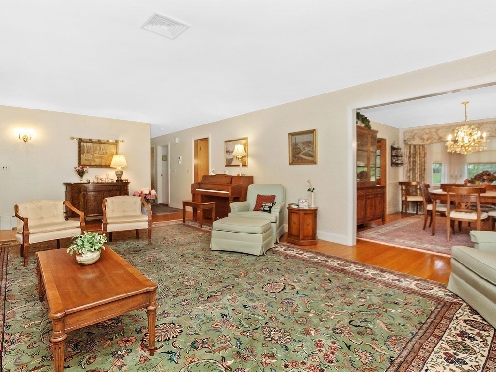 10 Plymouth Road Winchester, MA 01890 - Photo 3 of 20 Gallery Image 3