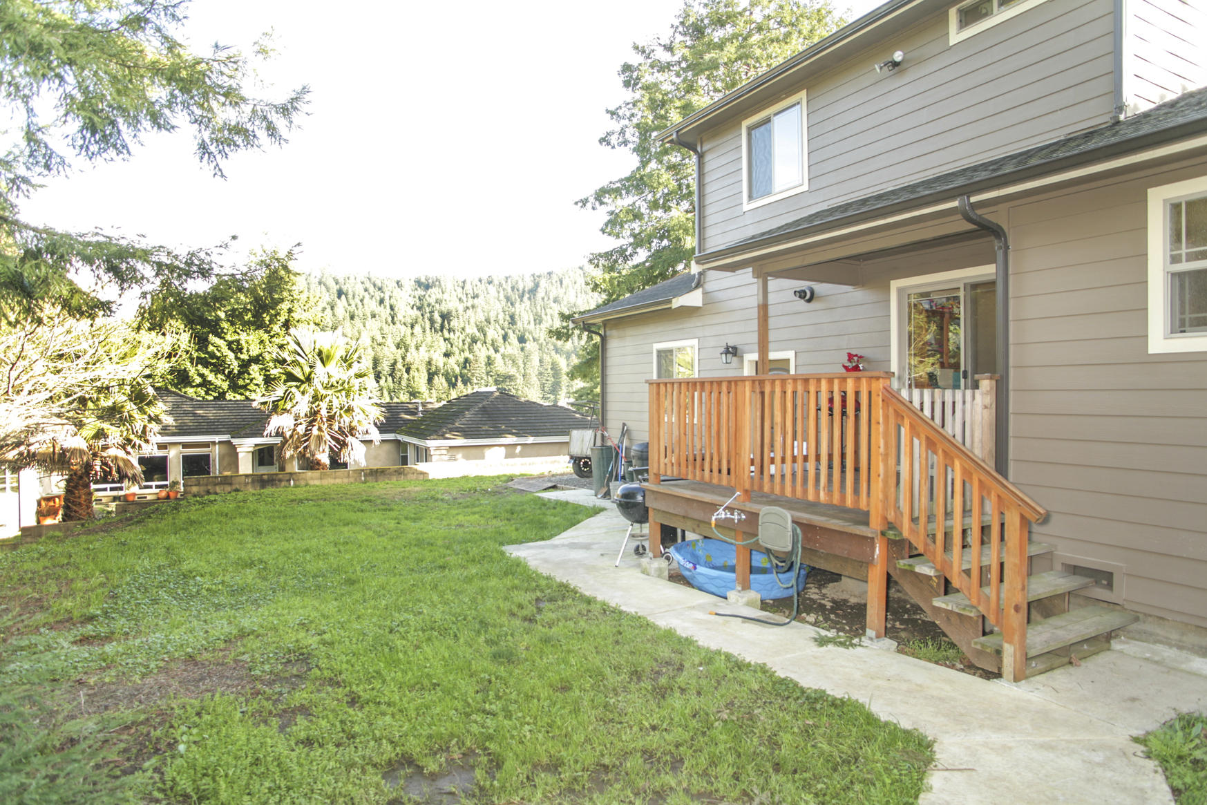 150 Grayland Heights Road Rio Dell, CA 95562 - Photo 15 of 37 13 Back Deck 150 Grayland Heights Road,