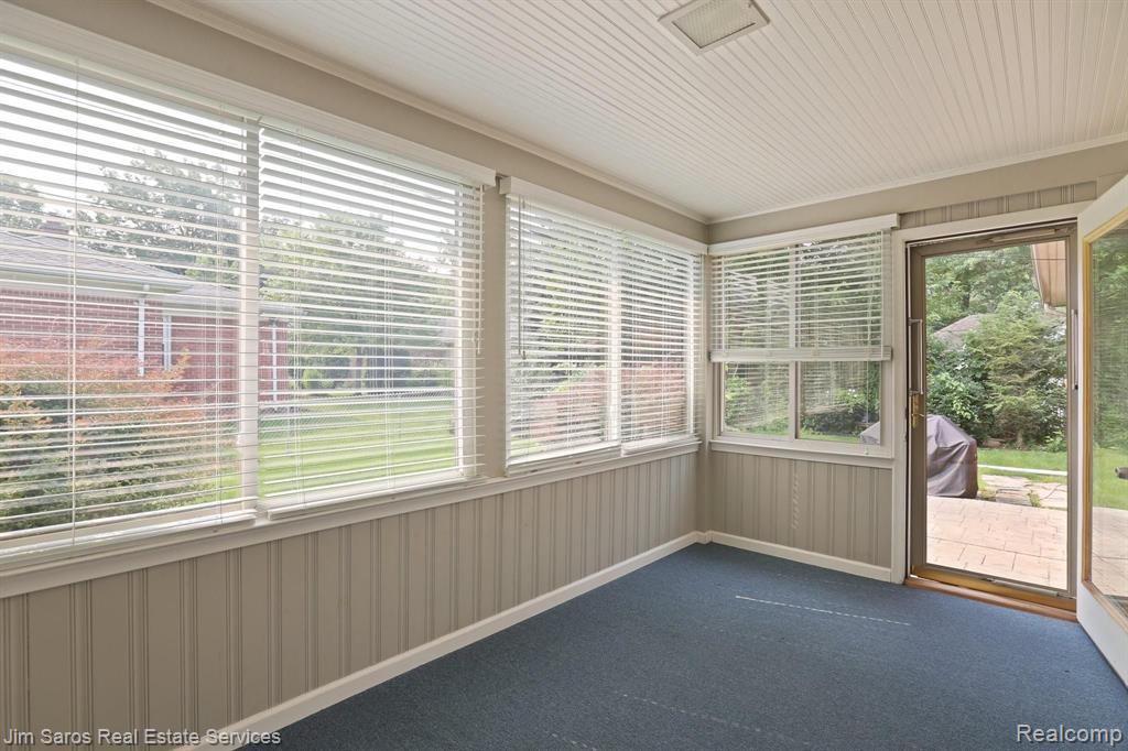 1081 Torrey Road Grosse Pointe Woods, MI 48236 - Photo 13 of 22