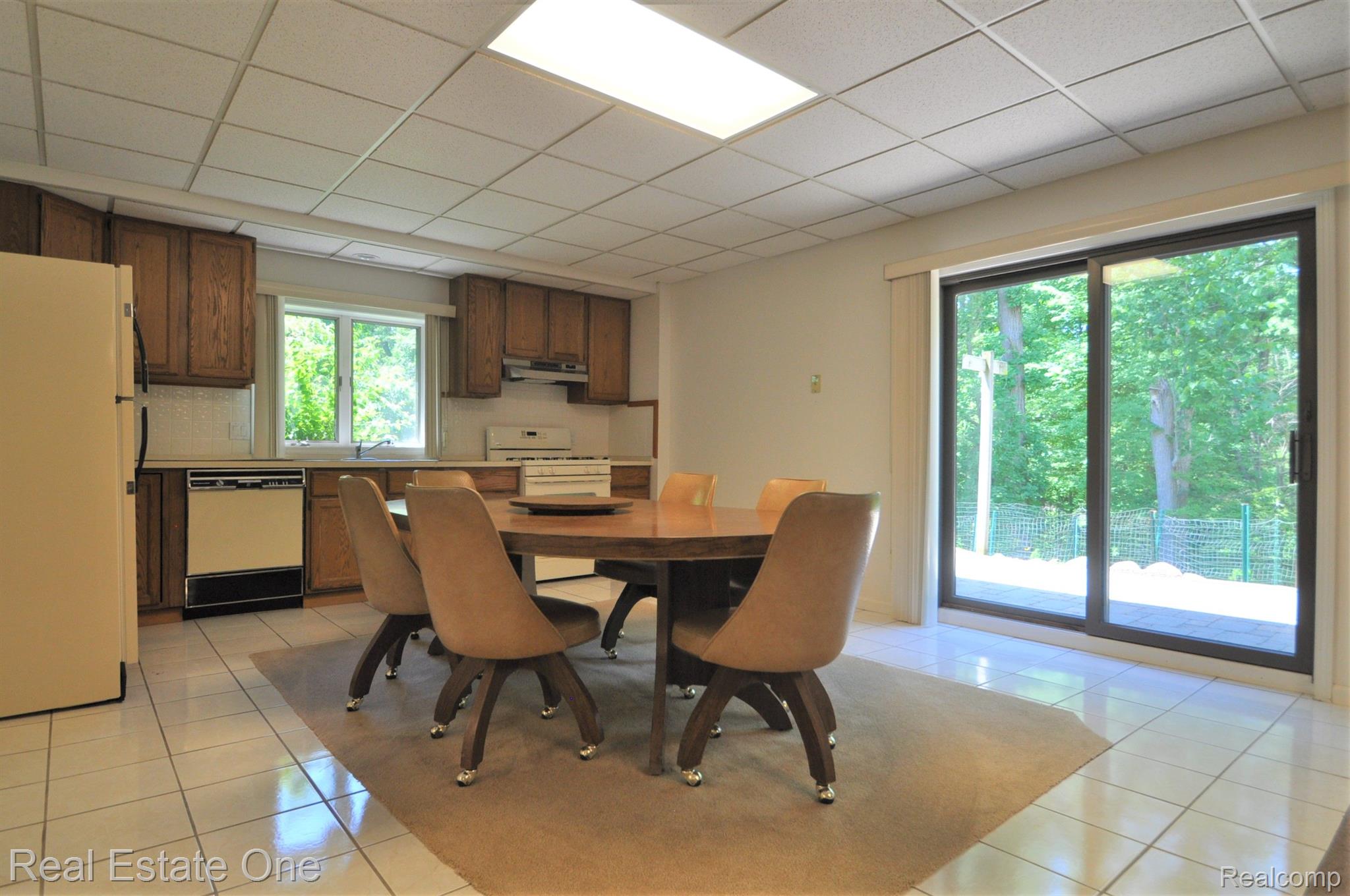 2185 Clinton View Circle Rochester, MI 48309 - Photo 24 of 36 Gallery Image 24